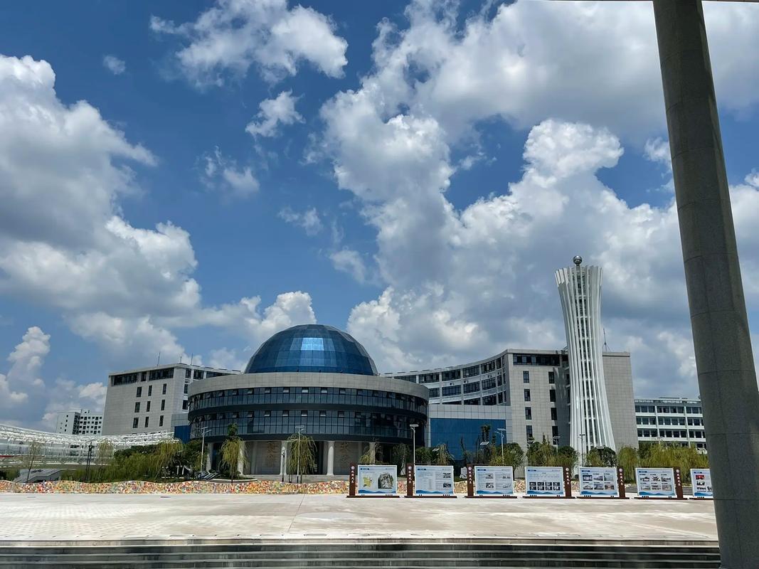 岳阳现代服务职业学院 应用服务型人才的摇篮